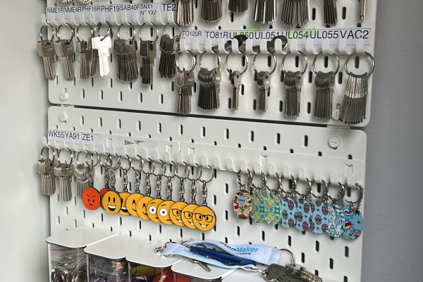 441E4A77-E634-4339-A534-14C6F6BD2097 Sleutels bijmaken voorraad voor het bijmaken van sleutels door Slotenmaker Lorenzo in Rotterdam 0657870120